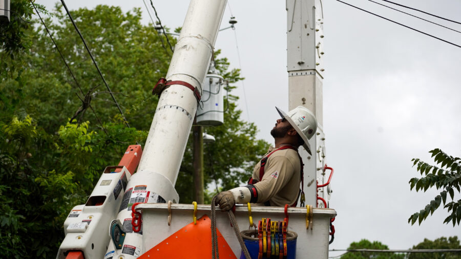 Crews with Georgia Power repair transmission lines on Aug. 6, 2024, in Savannah, Ga. Credit: Megan Varner/Getty Images
