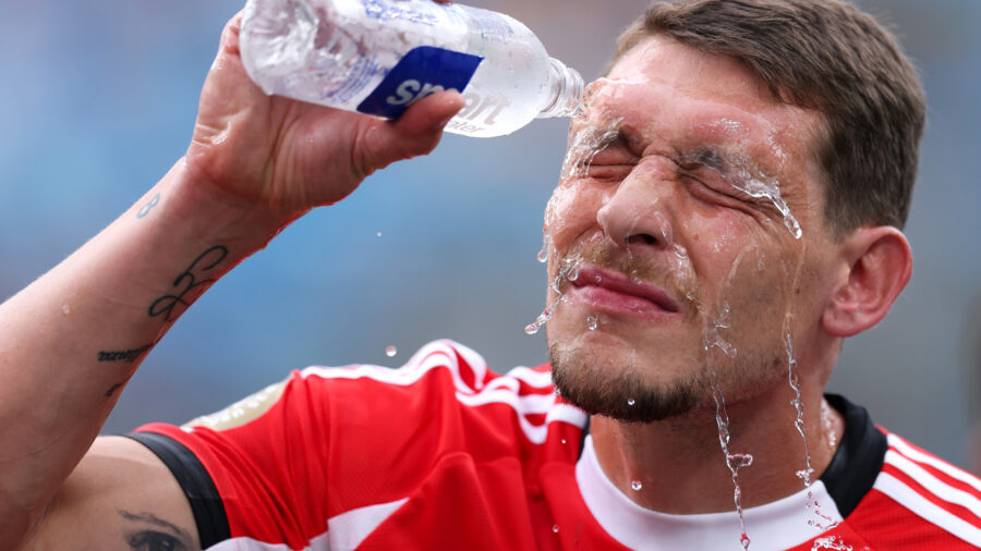 Andrea Belotti of S.L. Benfica pours water on his face to cool off during a FIFA Club World Cup match at Bank of America Stadium on June 28, 2025, in Charlotte, N.C. Credit: Justin Setterfield/FIFA via Getty Images