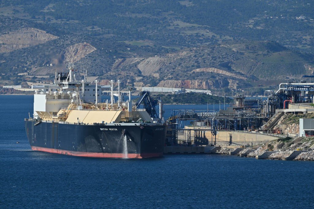 Trump Pushes ‘Peace Pipelines’ to Boost Exports of Climate-Busting LNG to Europe