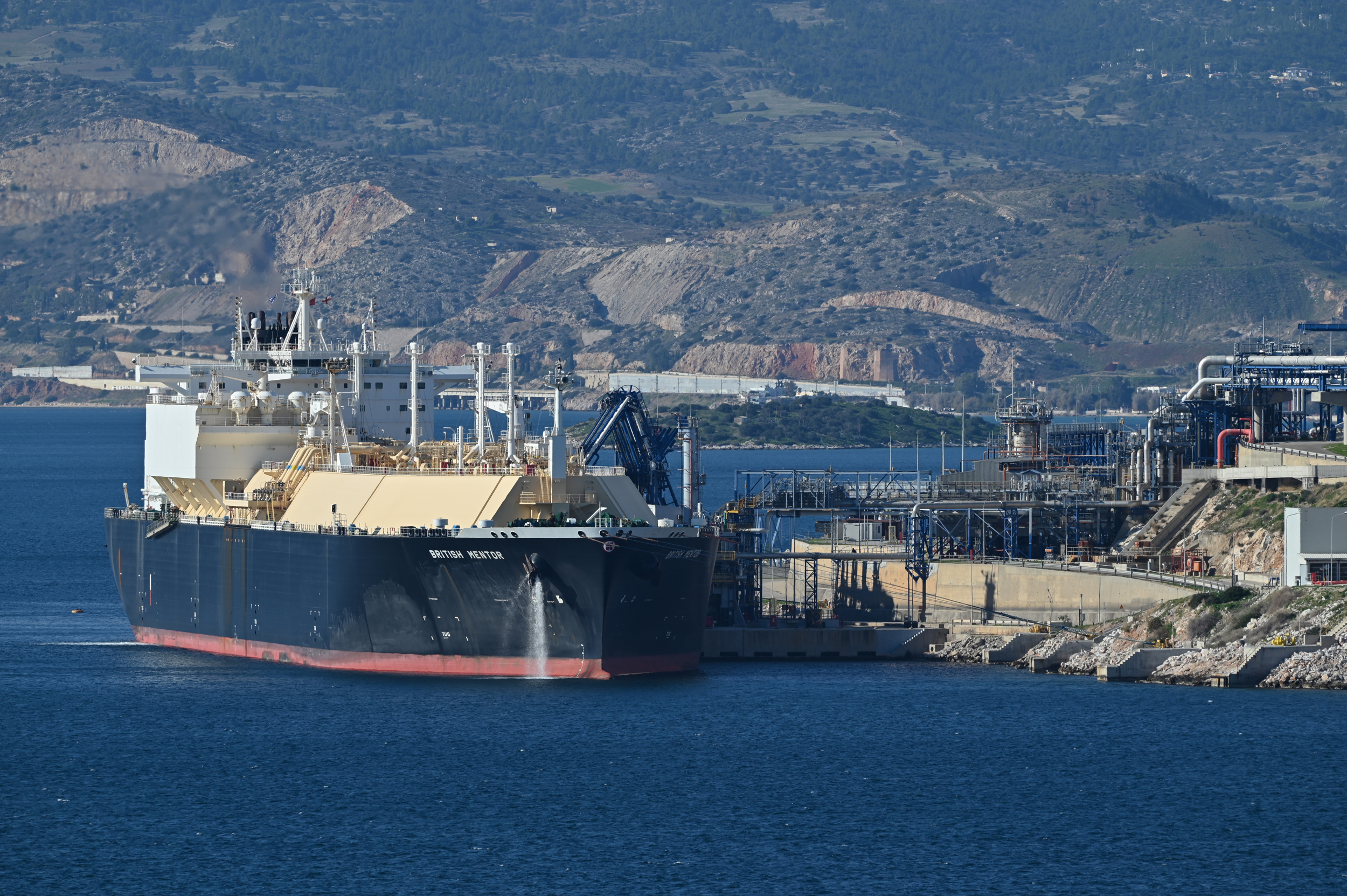 Trump Pushes ‘Peace Pipelines’ to Boost Exports of Climate-Busting LNG to Europe