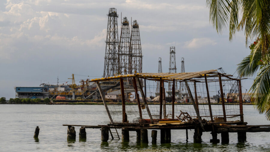 Oil rigs on the shores of Venezuela’s Lake Maracaibo in Cabimas. Credit: Maryorin Mendez/AFP via Getty Images
