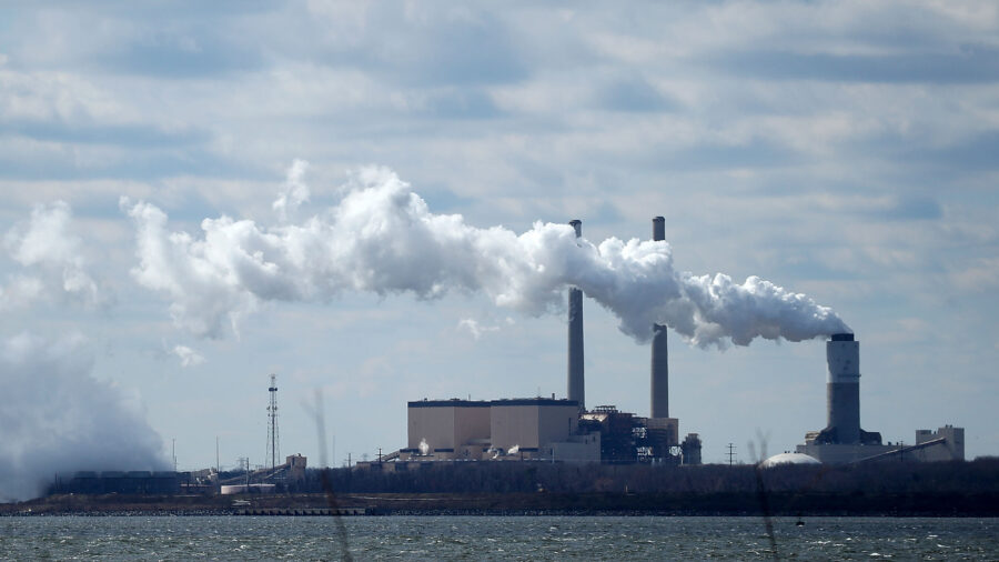Emissions spew from a large stack at the coal fired Brandon Shores Power Plant, on March 9, 2018 in Baltimore, Maryland. Credit: Mark Wilson via Getty Images