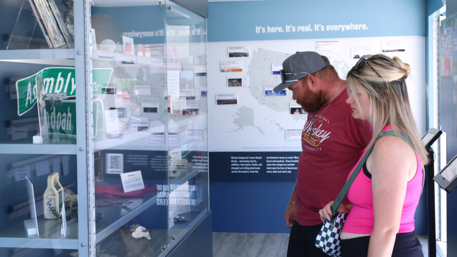 People visit the Climate Action Campaign’s pop-up exhibit in Washington, D.C. Credit: Gabriel Matias Castilho/Inside Climate News