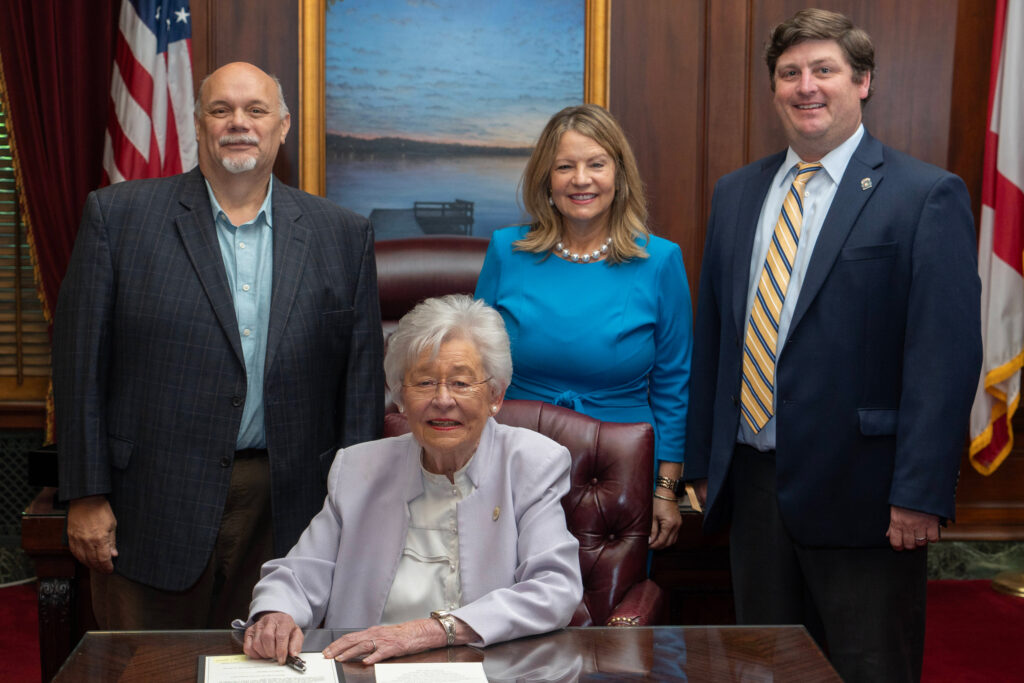 In Alabama Primary Elections, Incumbent Utility Regulators Feel the Squeeze of High Energy Prices