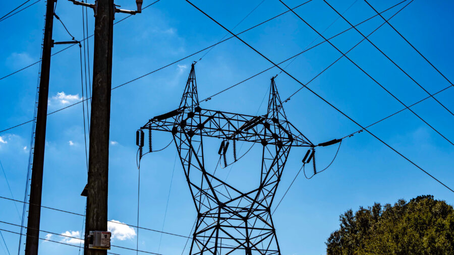 Power lines zigzag across the Birmingham sky. Credit: Lee Hedgepeth/Inside Climate News