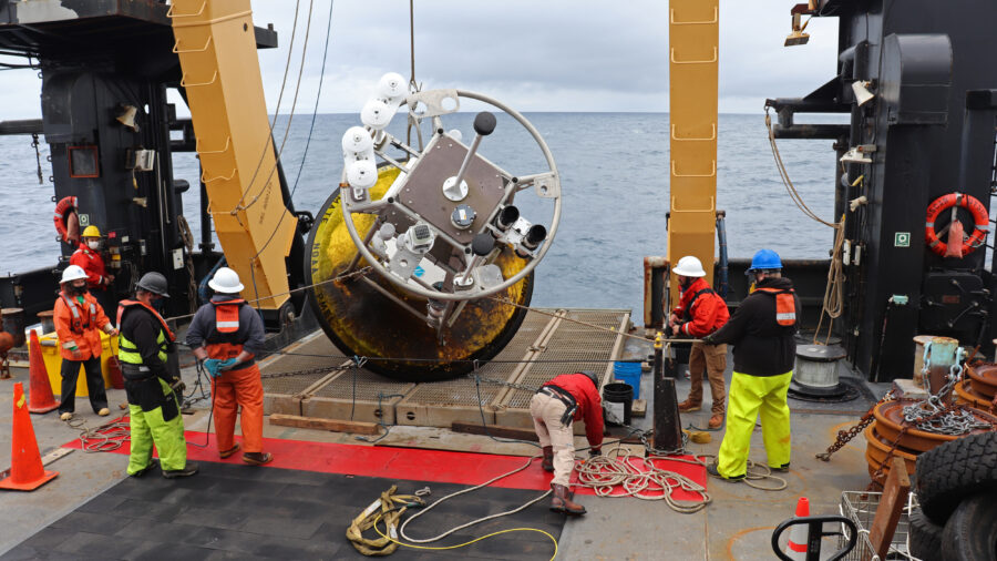 A NOAA crew retrieves an Ocean Station Papa buoy in the Gulf of Alaska. Credit: Laura Dwyer/NOAA