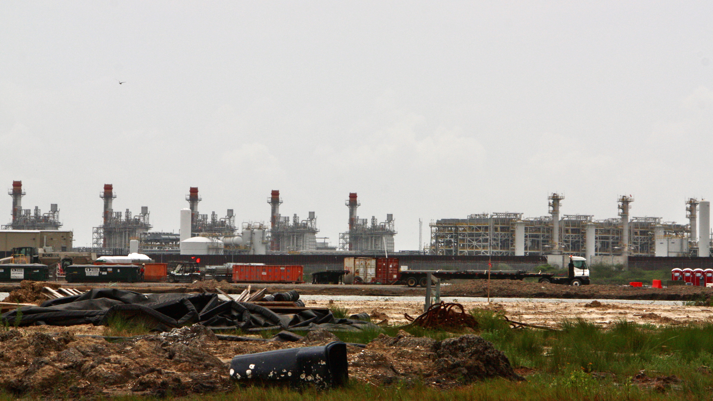 Venture Global’s Calcasieu Pass LNG terminal exceeded the emissions allowed in its air permits 139 times in its first year of operation, according to regulators. Now the company is building a second terminal right next door. Credit: Nicholas Kusnetz/Inside Climate News
