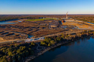 Alabama Power’s coal ash storage lagoon at its Greene County plant sits next to the Black Warrior River. Credit: Lee Hedgepeth/Inside Climate News