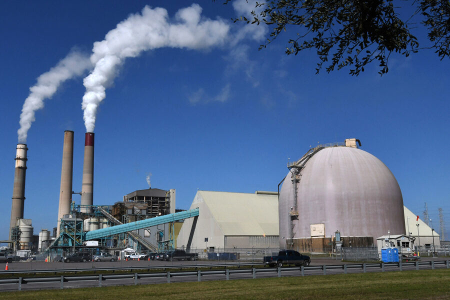 A view of Tampa Electric’s coal-fired Big Bend power station in Apollo Beach, Fla. Credit: Paul Hennessy/SOPA Images/LightRocket via Getty Images