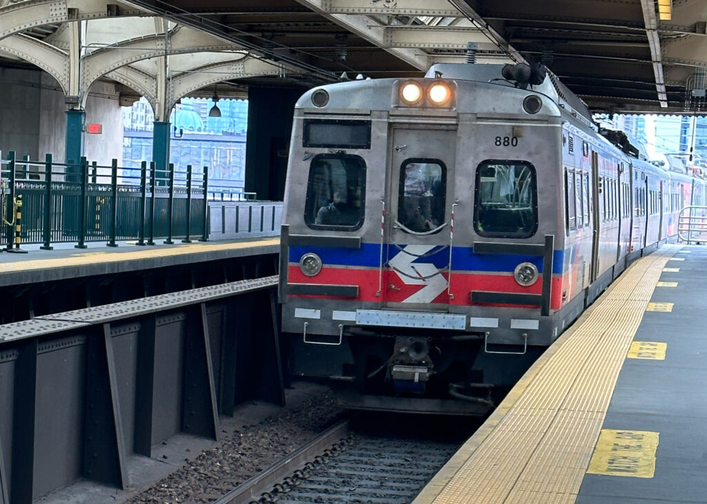 A SEPTA Regional Rail train approaches 30th Street station in Philadelphia. Credit: Daniel Perrin/Inside Climate News