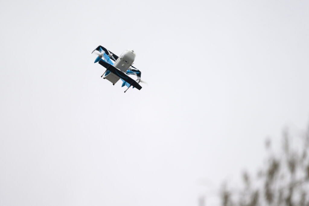 An Amazon drone flies through Richardson, Texas. Credit: Andrew Liu/Inside Climate News