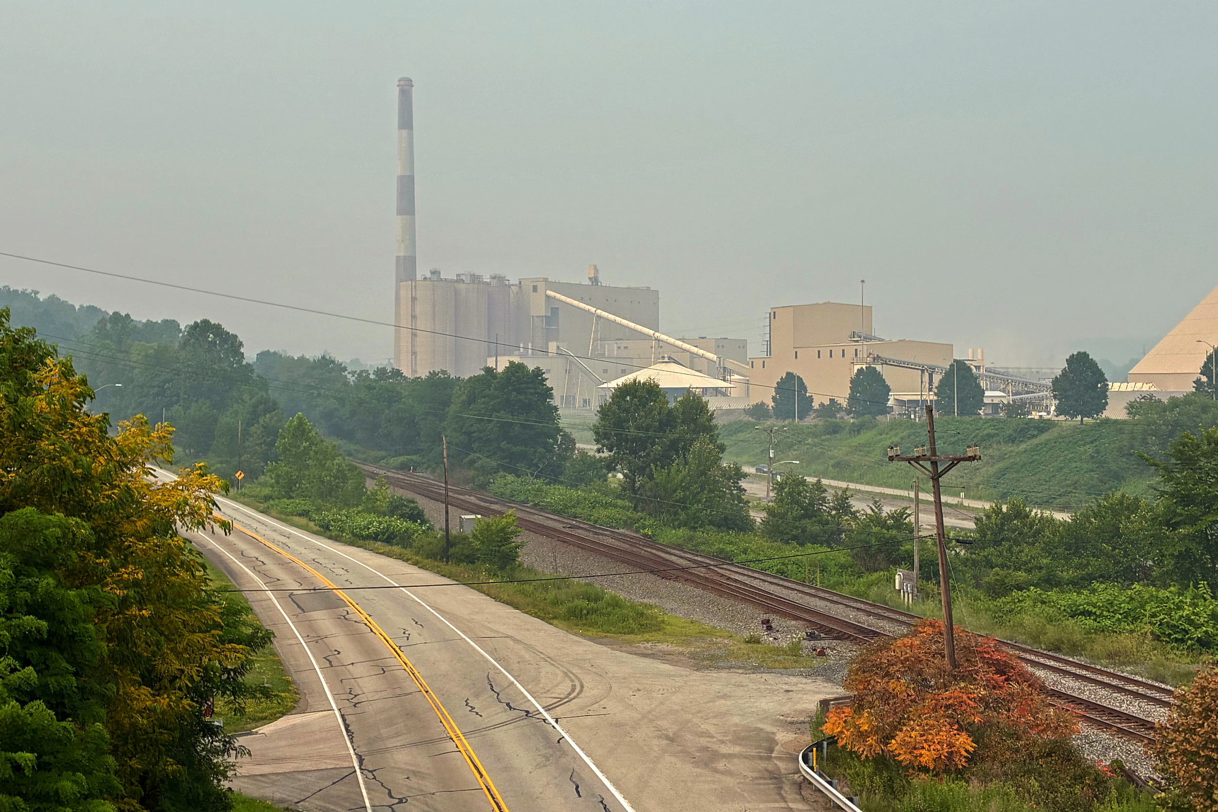 The Seward power plant in Pennsylvania is the nation’s largest waste coal plant, which owner Robindale Energy says provides power enough for 650,000 homes. Credit: Kyle Bagenstose/Inside Climate News