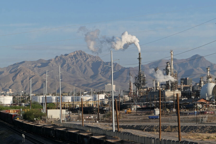 Marathon Petroleum’s El Paso Refinery contributes to local air pollution and greenhouse gas emissions. Credit: Martha Pskowski/Inside Climate News