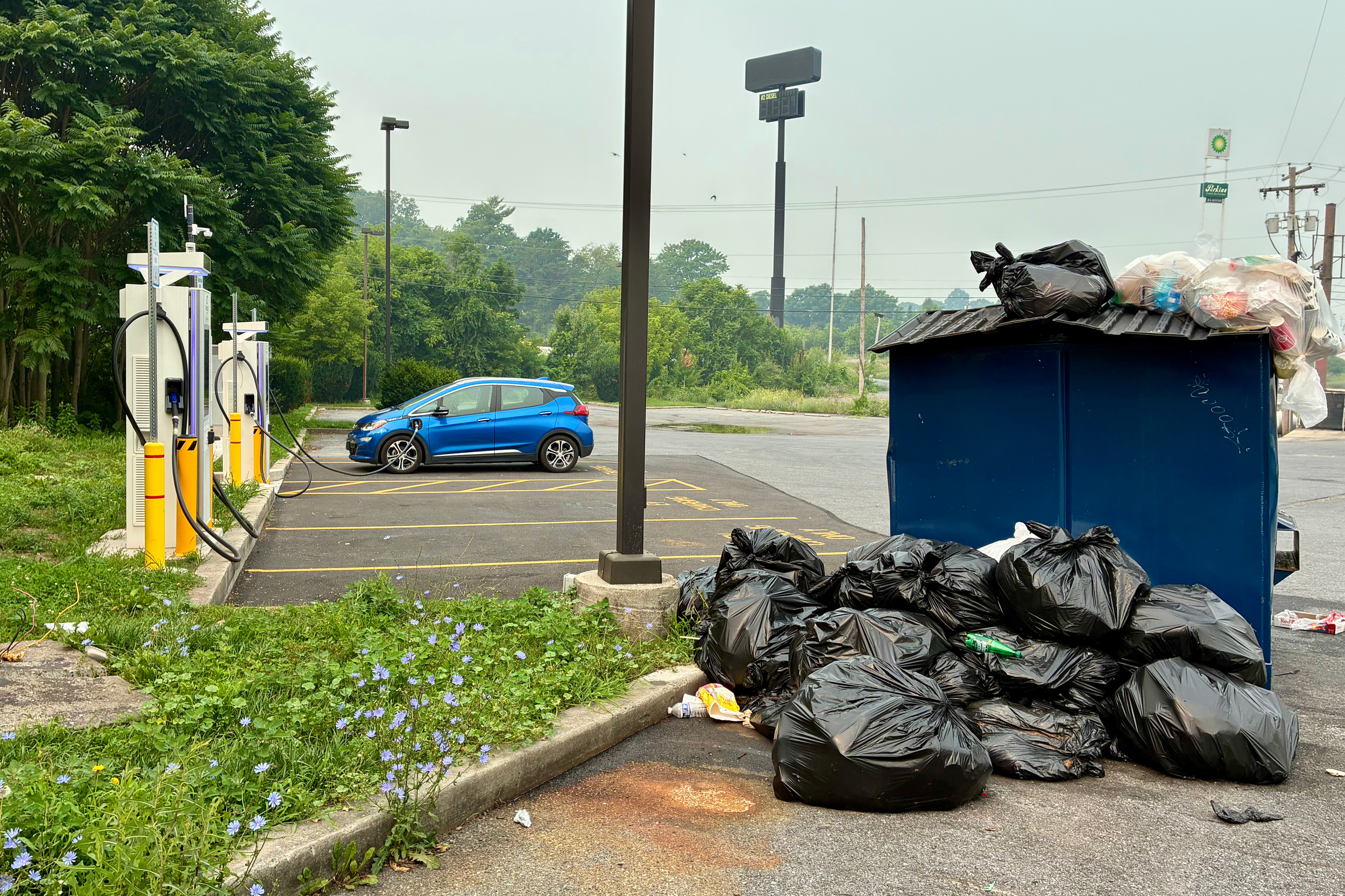 A less-than-scenic EV charging station at the back of a Pizza Hut parking lot near Bedford, Pa. Credit: Kyle Bagenstose/Inside Climate News