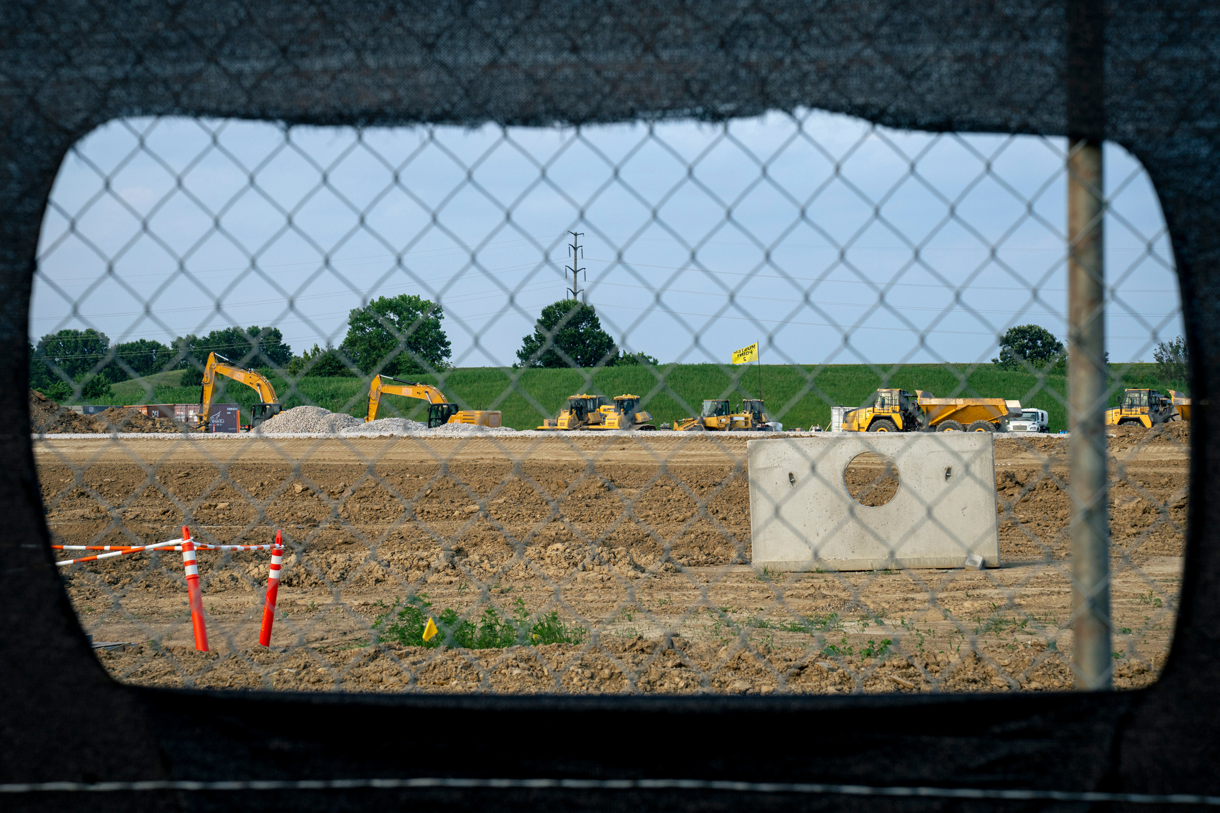 Equipment sits idle at the construction site of a 480,000-square-foot AI data center on July 24, 2025, in Lewis Center, Ohio. Credit: Eli Hiller/The Washington Post via Getty Images