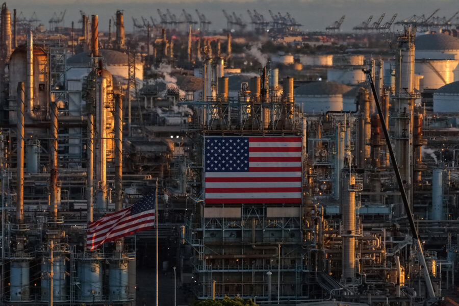 The Marathon Petroleum Corporation’s Los Angeles Refinery in Carson, Calif. Credit: Justin Sullivan/Getty Images