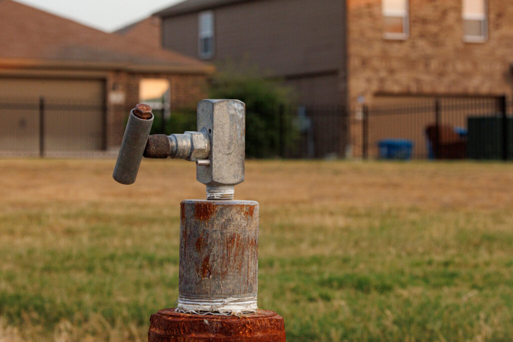 The plugged Thompson Callaway Spears #1 well sits on a vacant lot near rows of homes along Vesper Branch and Jetfire Point in the Preserve at Medina subdivision in southwest San Antonio. Credit: Sam Owens/San Antonio Express-News